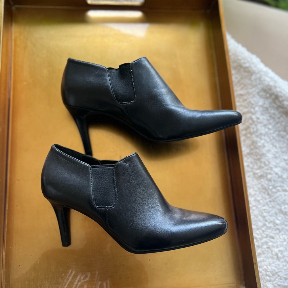 Cole Haan Black Leather Heeled Ankle Booties Pointed Toe | Size 8 - Picture 11 of 12